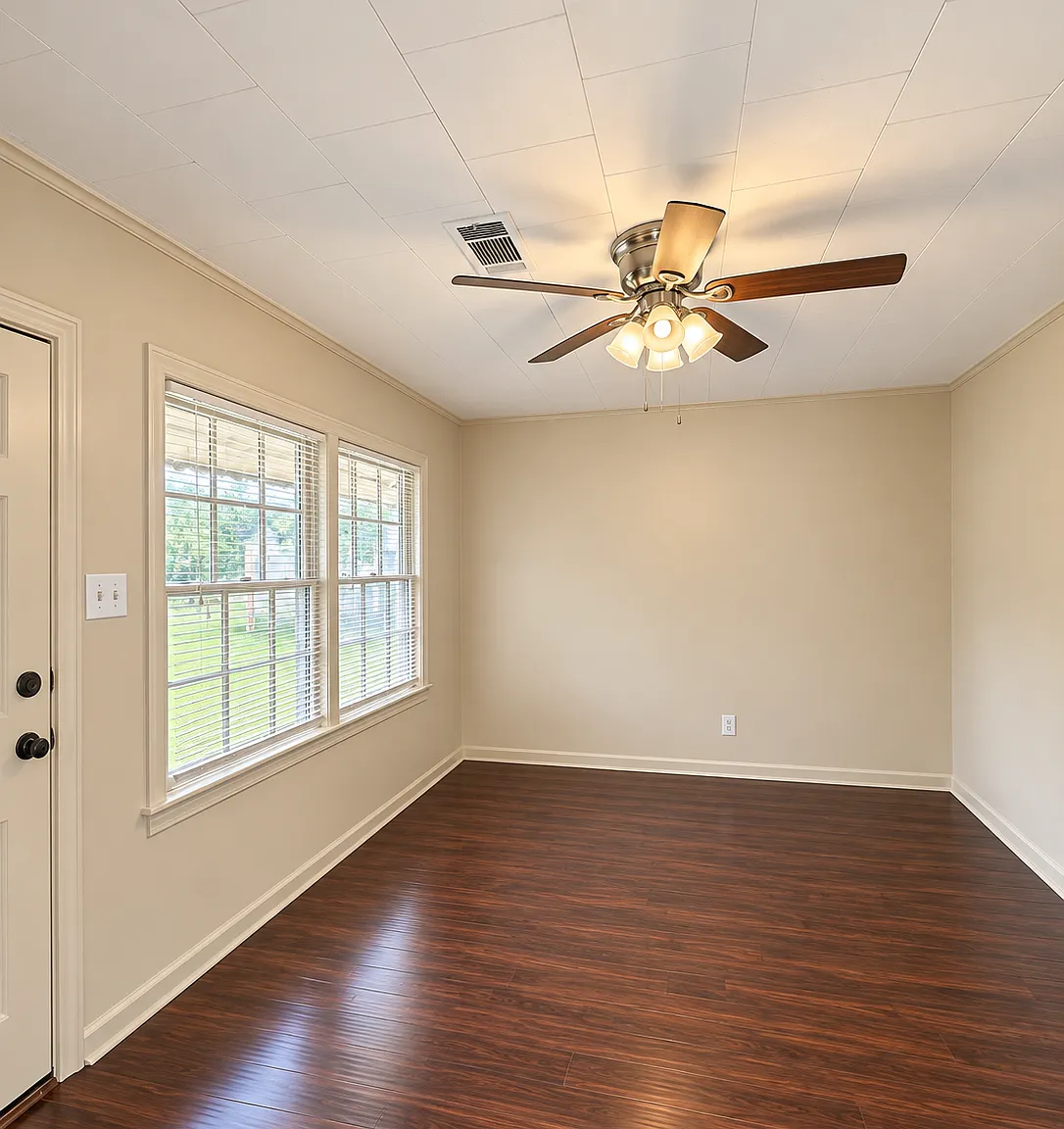3 Bedroom 2 Bath Lease Now For Deposit Waived + $150 Gift Card Vouchers Accepted — Photo 2