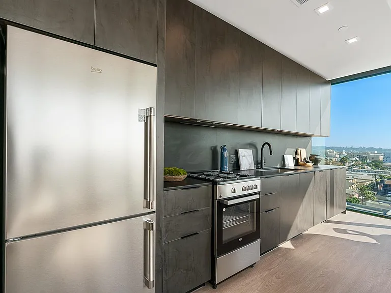 Venue Residences — Photo 14