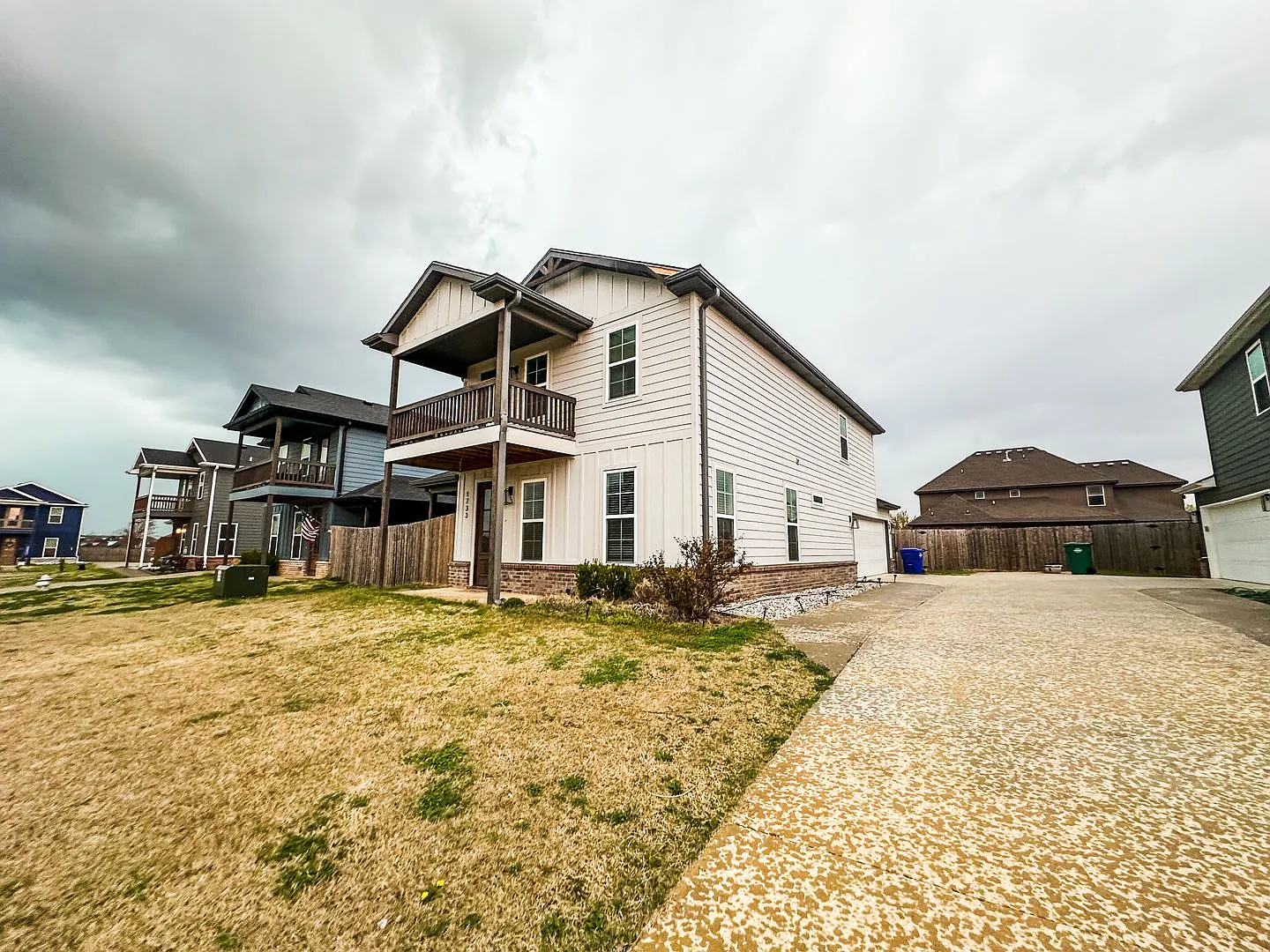 Welcome to your new home! 3bd/2.5b and gorgeous! — Photo 2