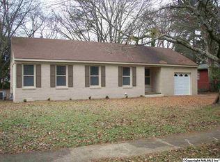 902 Graycroft Dr SW, Huntsville, AL 35802