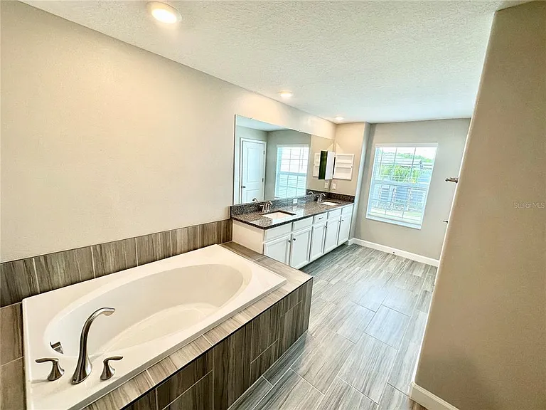 2201 Cerulean Sky Dr — Photo 17