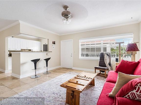 5th image of 2424 NE 9th St APT 308