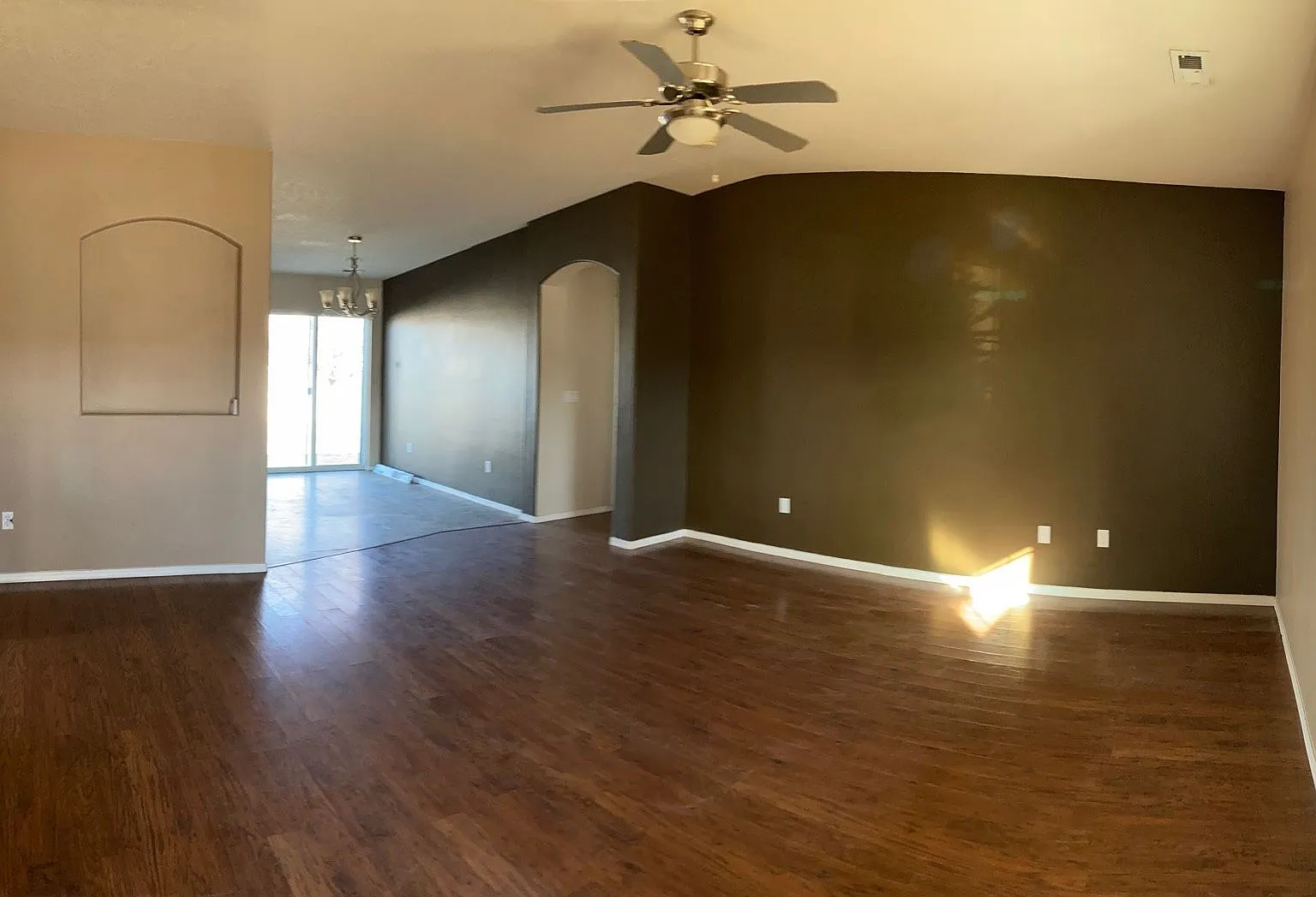 Beautiful Home In Canyon View Estates — Photo 2