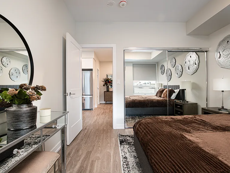 2475 Hurontario St — Photo 10