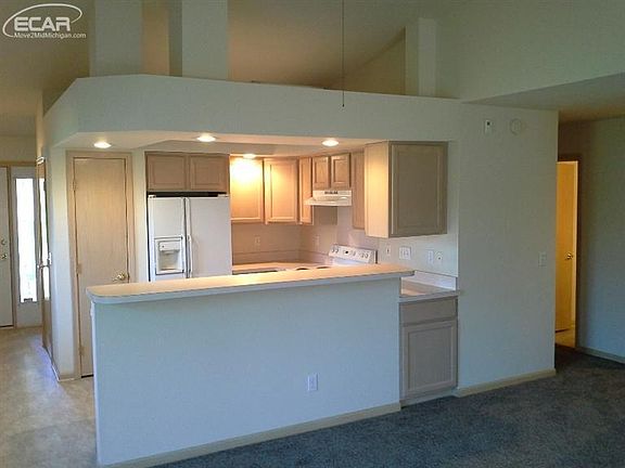 2nd image of 103 Creekwood Cir