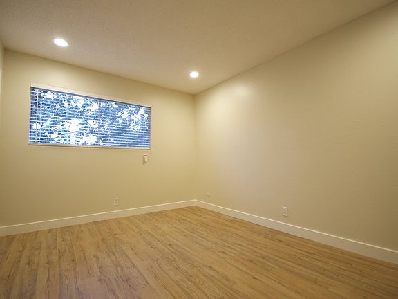 5th image of 550 N Fair Oaks Ave APT 6