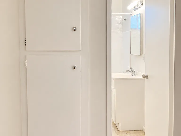 1626 Barry Ave — Photo 6