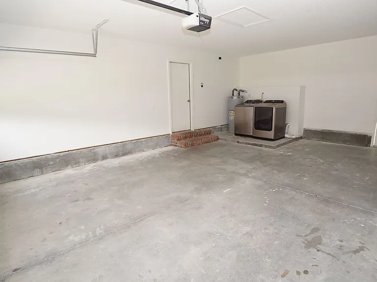 116 Howell Dr — Photo 13