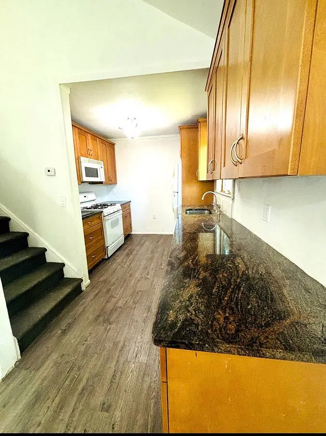 4 bed, 1600 sqft, $4,200 — Photo 3