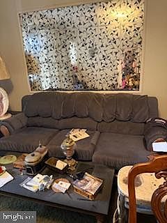 2nd image of 617 E Stafford St