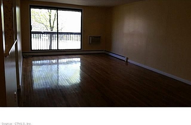 2nd image of 1122 Cromwell Hills Dr