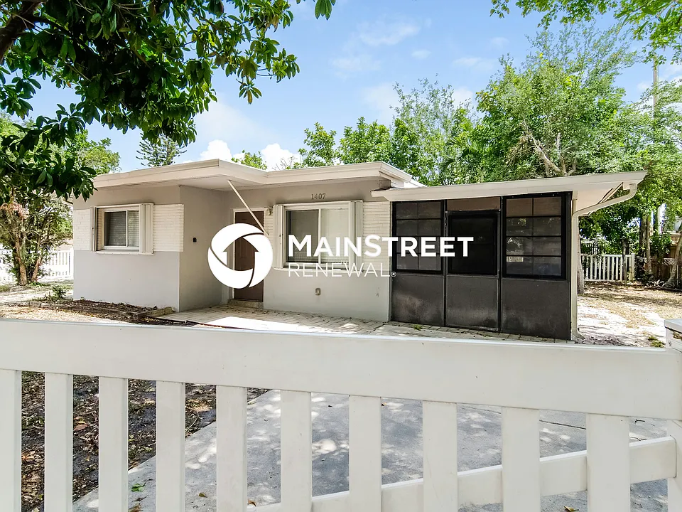 1407 N 57th Ave