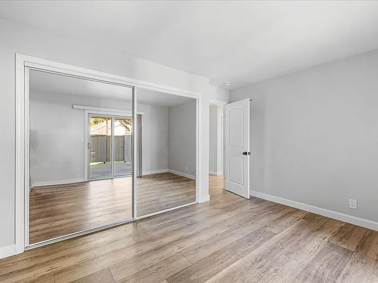 Plaza Apartments — Photo 8