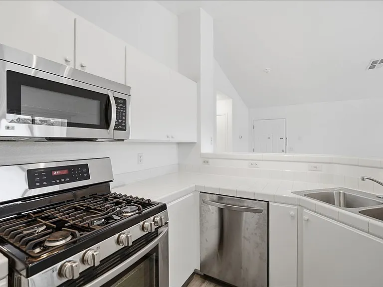 556 Yacht Harbor Dr #202 — Photo 3
