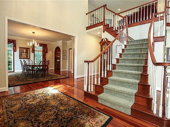 5th image of 28 Thomlinson Cir