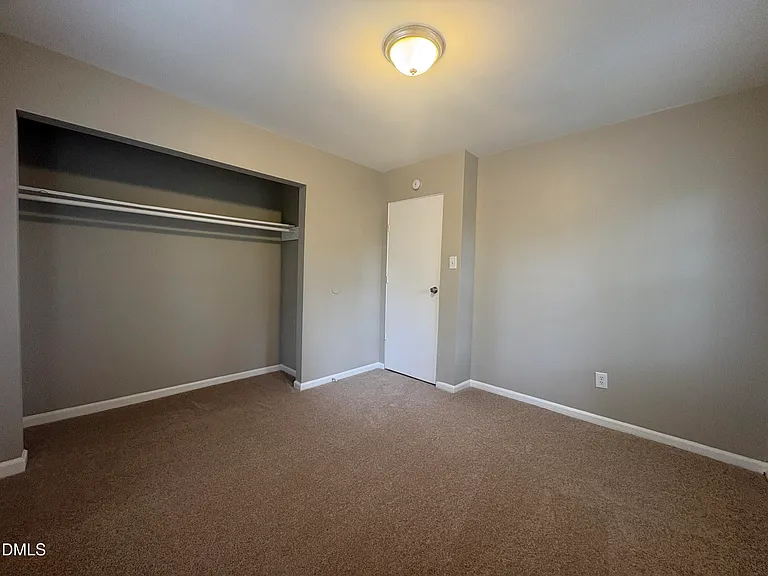 745 Grantland Dr — Photo 16