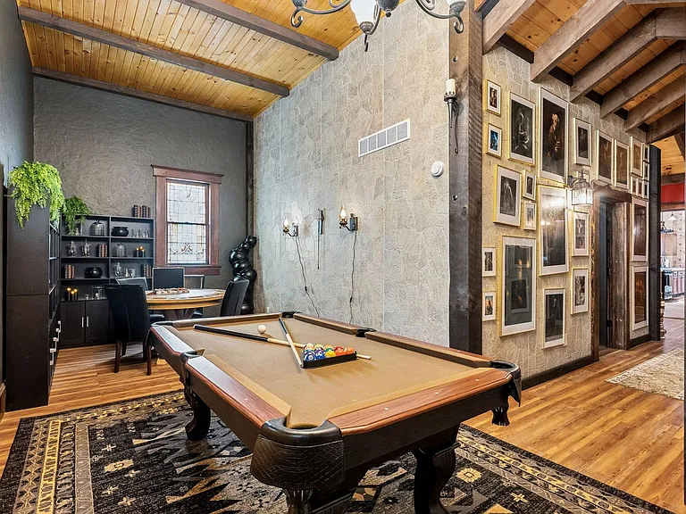 Building's Lounge