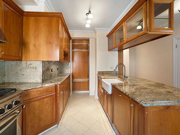 5th image of 245 E 72nd St APT 8A