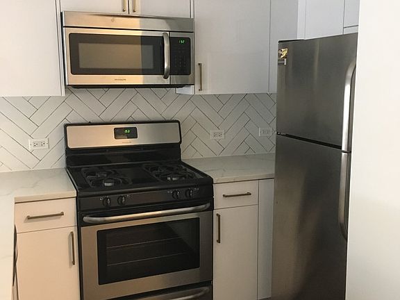 3rd image of 2301 W Chicago Ave #3F