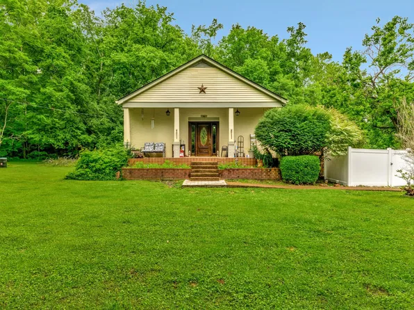 1005 Les Brown Rd, Bethpage, TN 37022