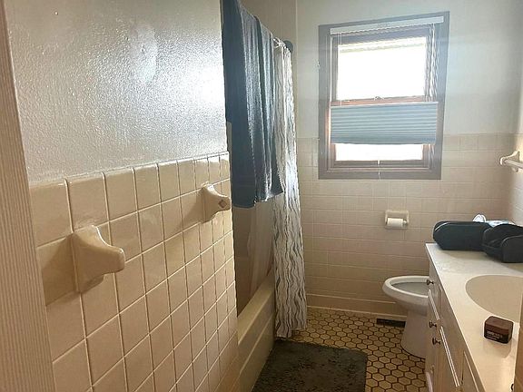 5th image of 3807 Main St
