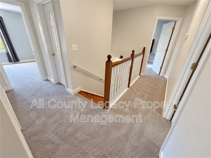 4 bed, 2.0 bath, 2000 sqft, $2,295 — Photo 4