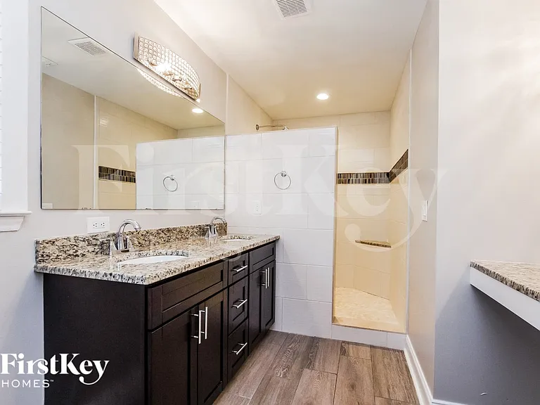 1001 Covewood Ct — Photo 10