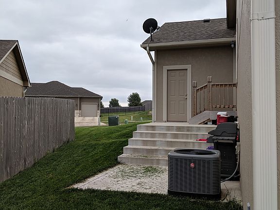 5th image of 312 Firethorn Dr