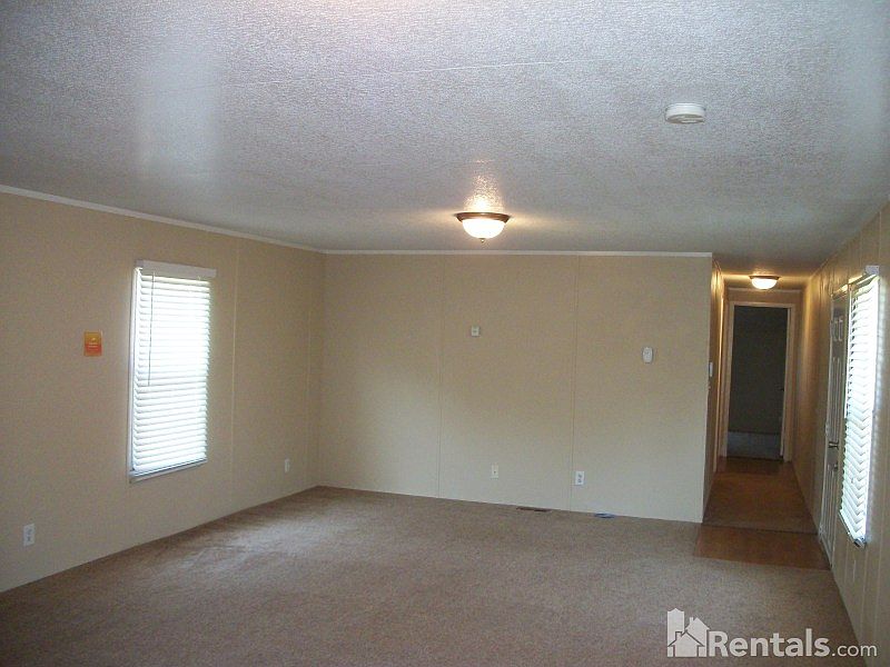 2nd image of 208 Kelly Ln