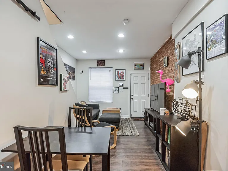 1814 E Albert St — Photo 7