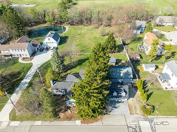 3rd image of 836 Boyce St
