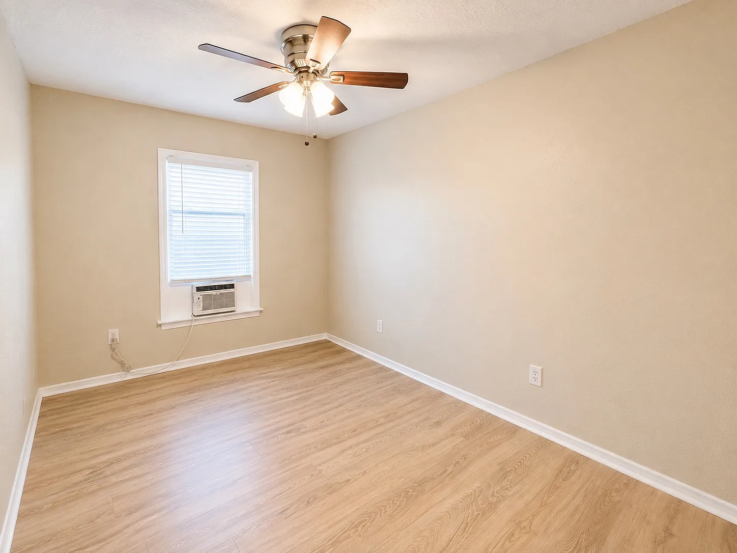 4209 Junius St — Photo 4
