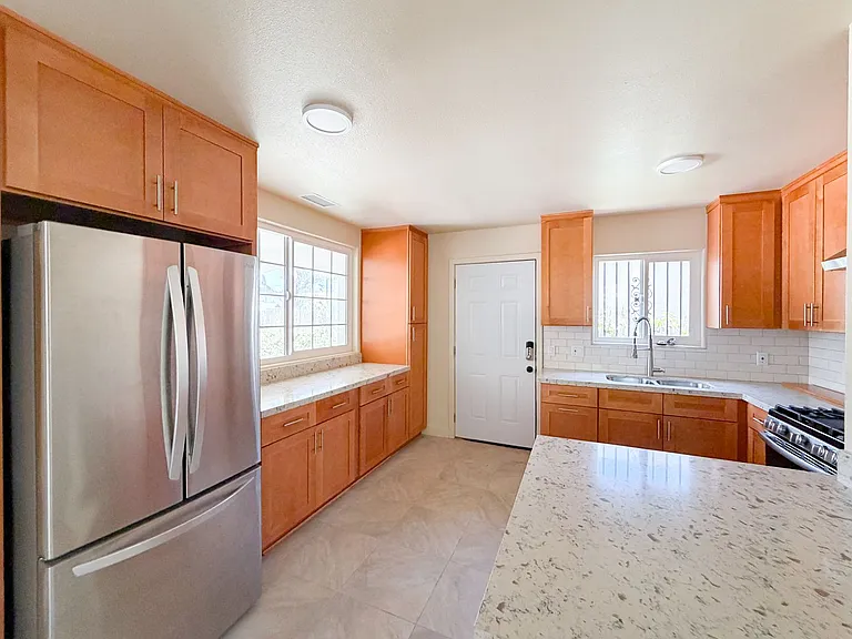 1553 W 58th Pl — Photo 4