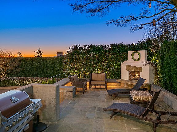 Back Patio w/ Gas Fireplace