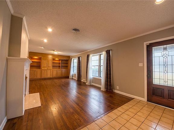 4th image of 1220 Clover Ln