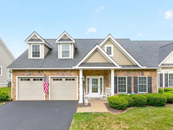 1824 Barefoot Ct, Charlottesville, VA 22901