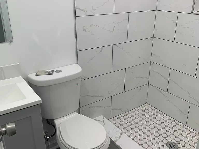 381 Sargent Dr SE — Photo 3