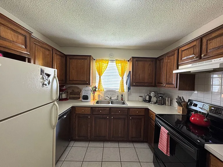 208 Summerset Ct — Photo 7