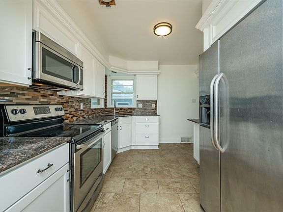 4th image of 7414 Dennis Dr