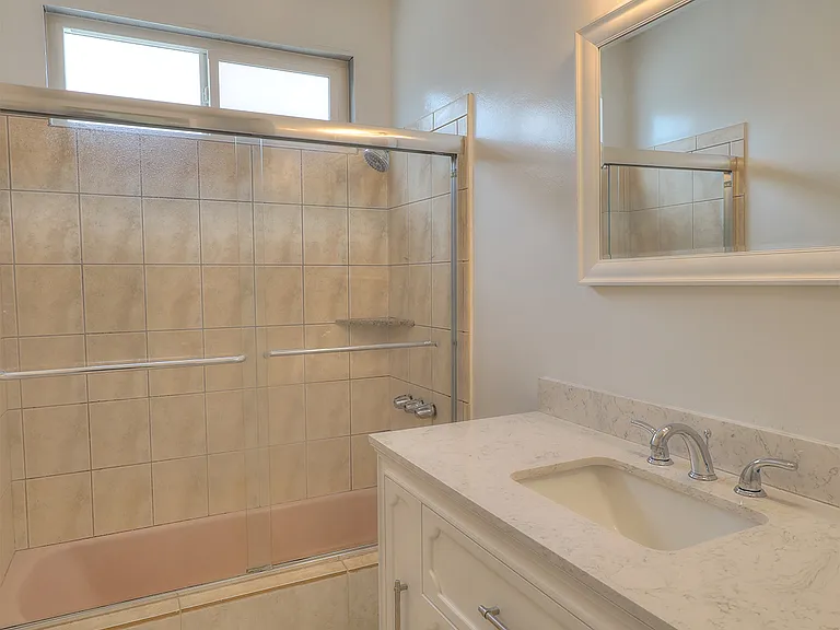 4808 Riverton Ave #6 — Photo 21