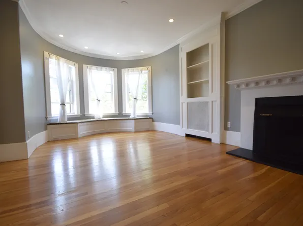 1402 Beacon St, Brookline, MA