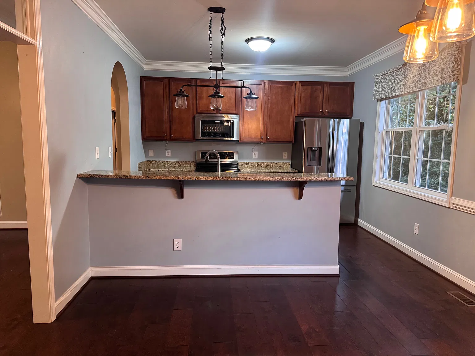 3 bed, 2809 sqft, $2,100 — Photo 2