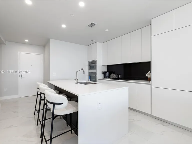700 NE 24th St #4002 — Photo 8