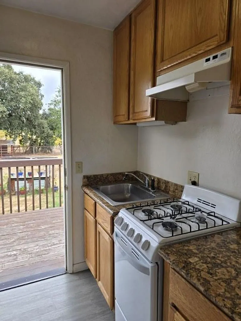 Studio Apartment for Rent — Photo 2