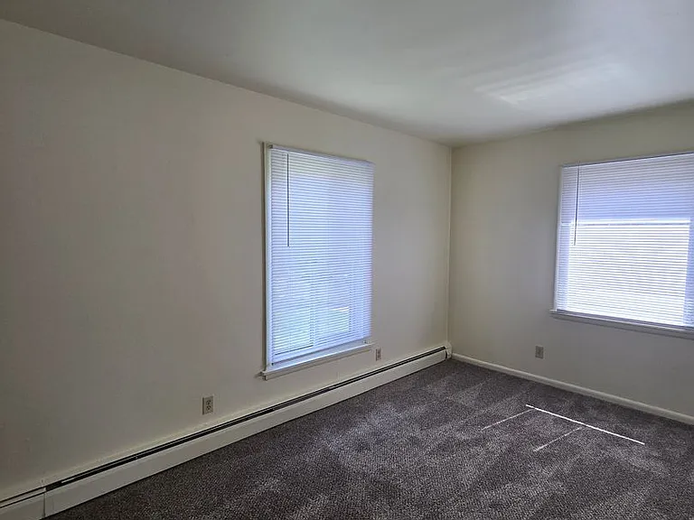 Mulford Park Apartments — Photo 41