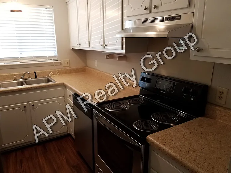 101 Cherry Hall Dr #17 — Photo 7