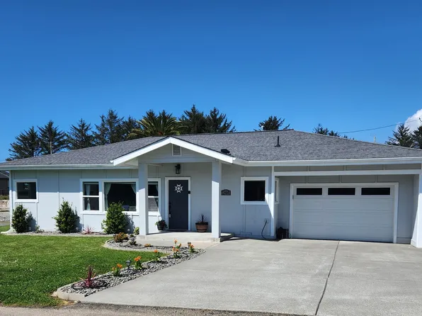 1244 Moore St, Brookings, OR 97415