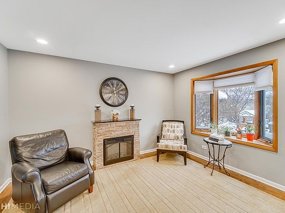 5th image of 536 N Clarendon Ave