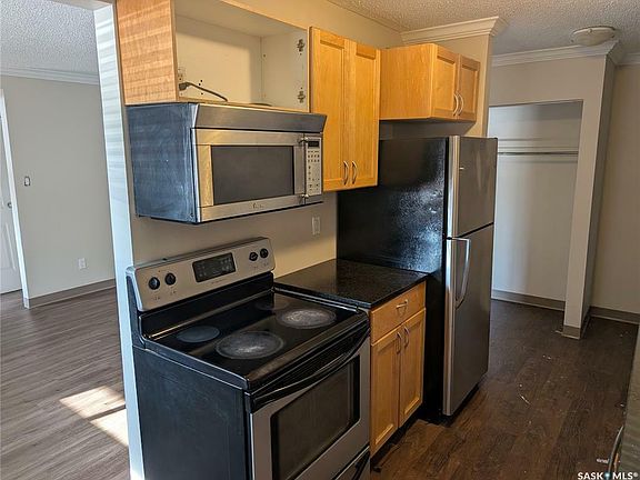 2nd image of 929 Northumberland Ave Unit 101
