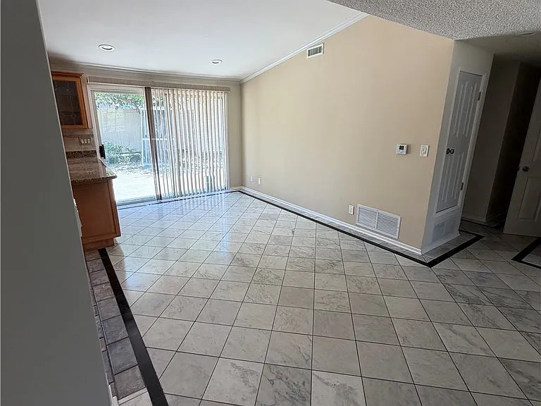 22346 Hartland St — Photo 17
